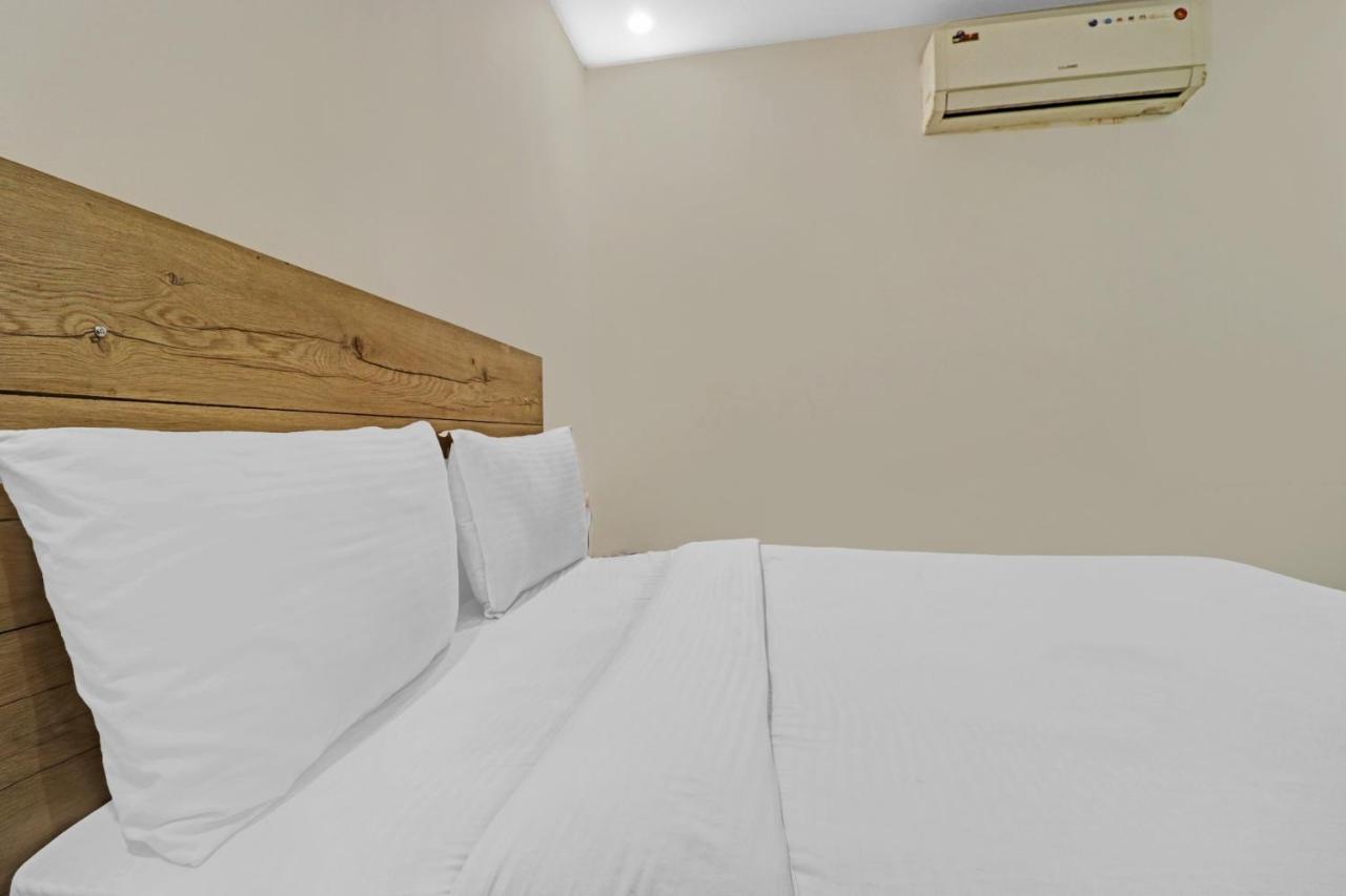 Airport Hotel Goodluck Нью-Делі Екстер'єр фото