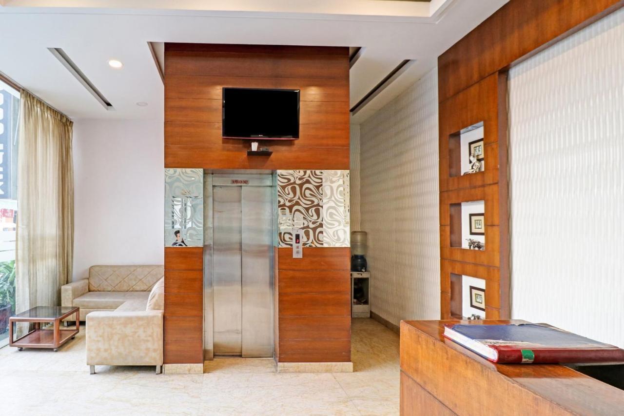 Airport Hotel Goodluck Нью-Делі Екстер'єр фото