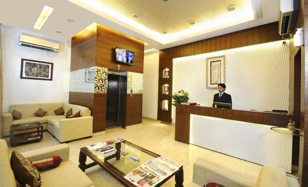 Airport Hotel Goodluck Нью-Делі Екстер'єр фото