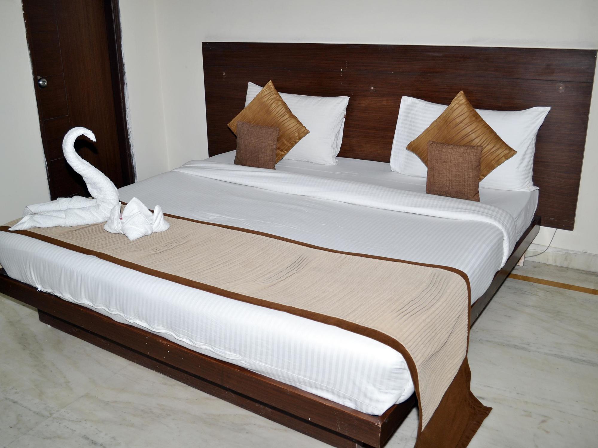 Airport Hotel Goodluck Нью-Делі Екстер'єр фото